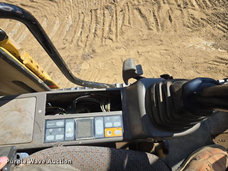 image for item EE8485 2000 Caterpillar 320BL excavator