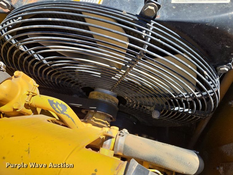 image for item EE8485 2000 Caterpillar 320BL excavator