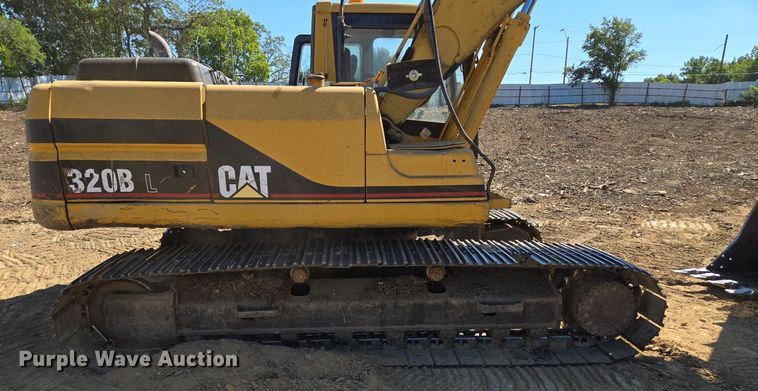 image for item EE8485 2000 Caterpillar 320BL excavator