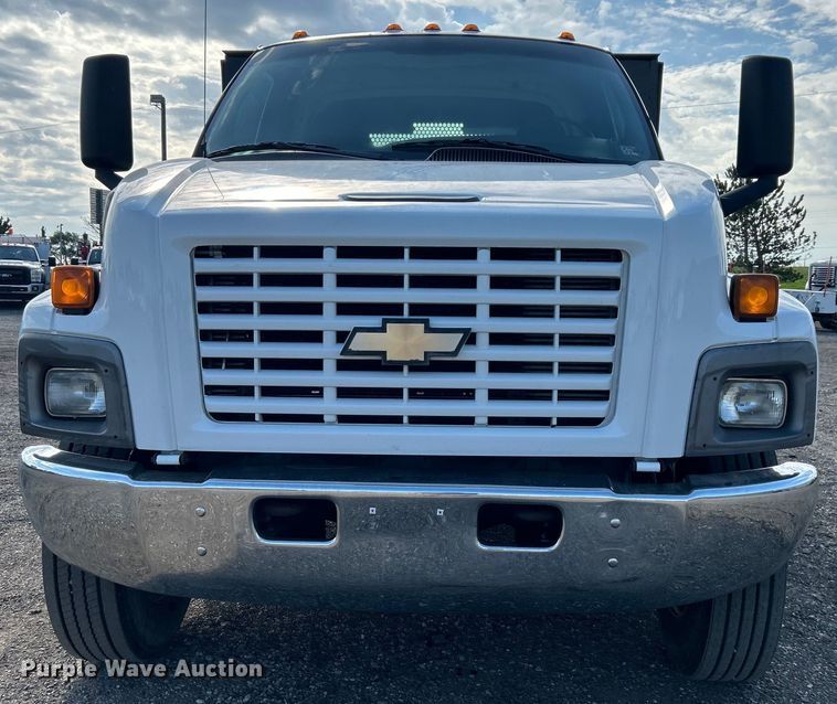 image for item EG0735 2007 Chevrolet  C6500 dump truck