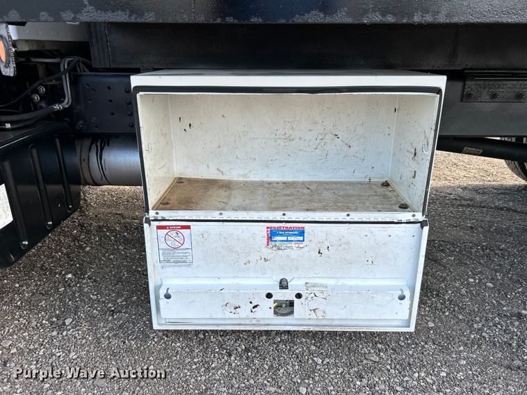 image for item EG0735 2007 Chevrolet  C6500 dump truck