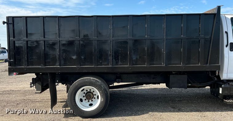 image for item EG0735 2007 Chevrolet  C6500 dump truck