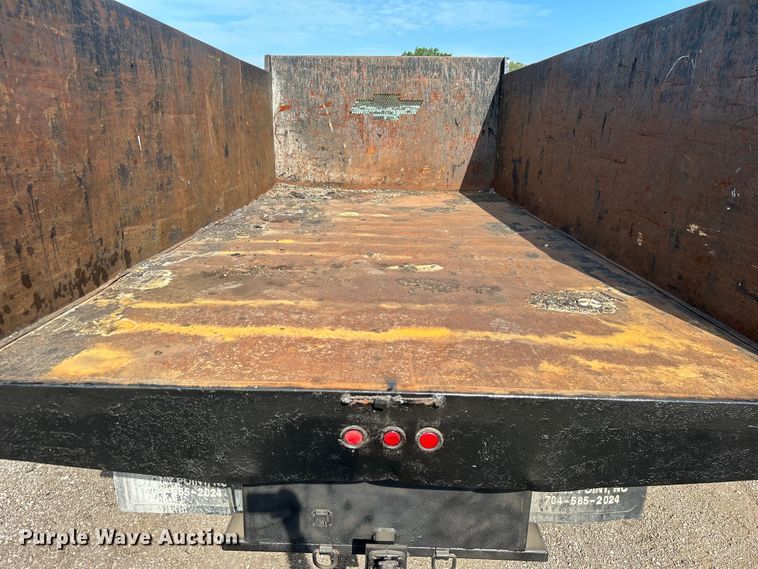 image for item EG0735 2007 Chevrolet  C6500 dump truck