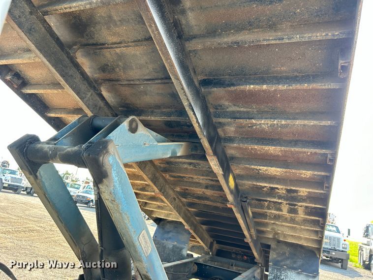 image for item EG0735 2007 Chevrolet  C6500 dump truck