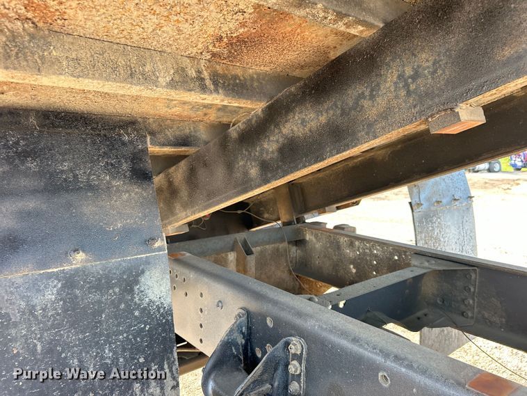 image for item EG0735 2007 Chevrolet  C6500 dump truck