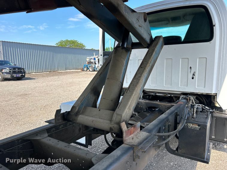 image for item EG0735 2007 Chevrolet  C6500 dump truck