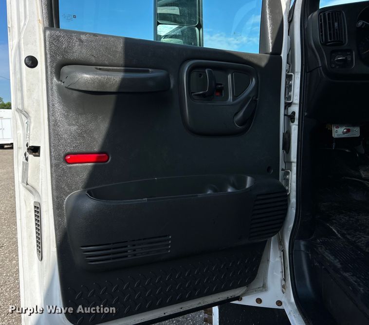 image for item EG0735 2007 Chevrolet  C6500 dump truck