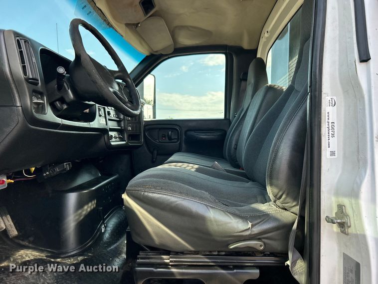 image for item EG0735 2007 Chevrolet  C6500 dump truck