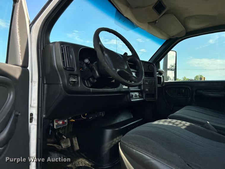 image for item EG0735 2007 Chevrolet  C6500 dump truck