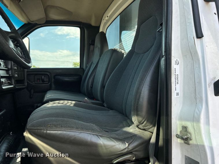 image for item EG0735 2007 Chevrolet  C6500 dump truck