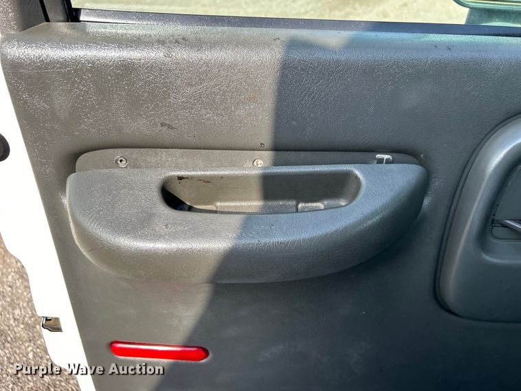 image for item EG0735 2007 Chevrolet  C6500 dump truck