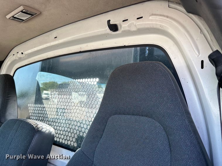 image for item EG0735 2007 Chevrolet  C6500 dump truck