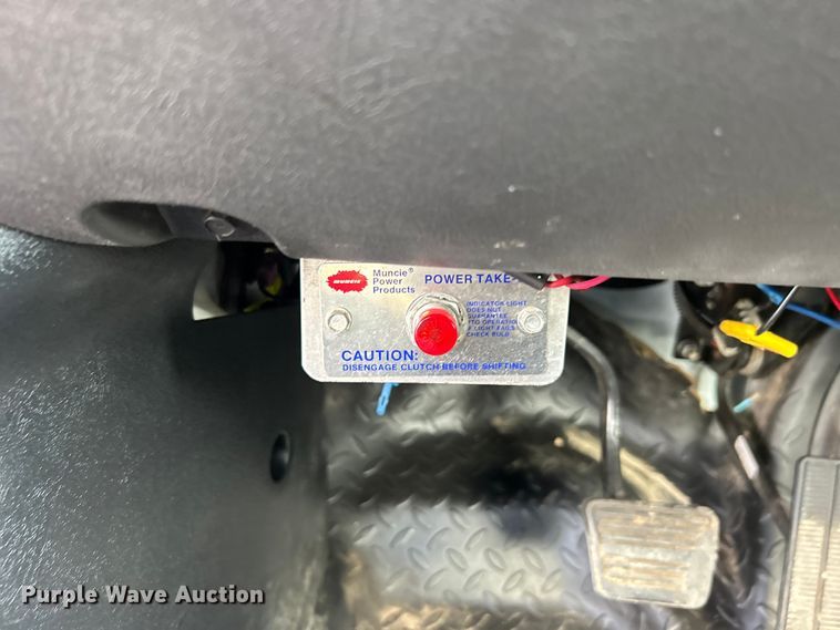 image for item EG0735 2007 Chevrolet  C6500 dump truck