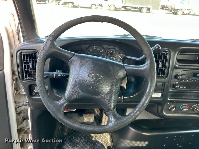 image for item EG0735 2007 Chevrolet  C6500 dump truck