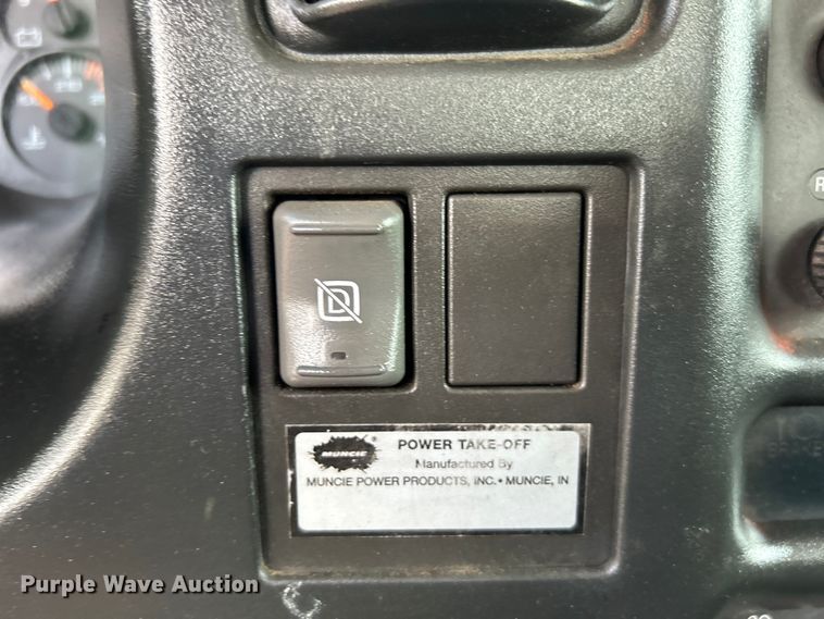 image for item EG0735 2007 Chevrolet  C6500 dump truck