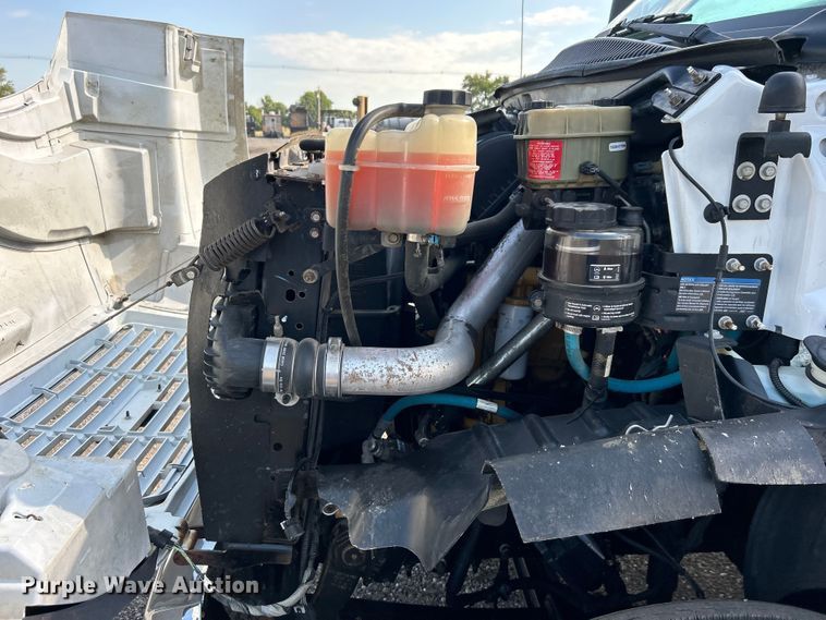 image for item EG0735 2007 Chevrolet  C6500 dump truck