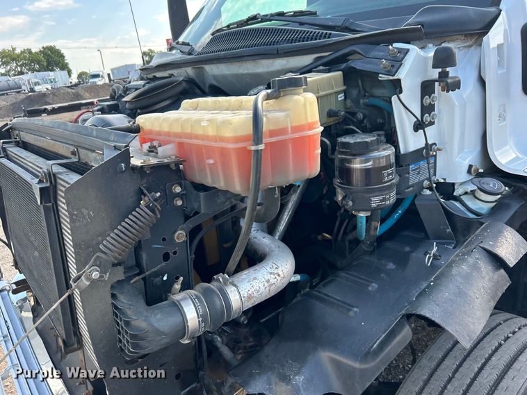 image for item EG0735 2007 Chevrolet  C6500 dump truck