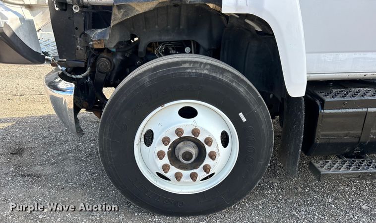 image for item EG0735 2007 Chevrolet  C6500 dump truck