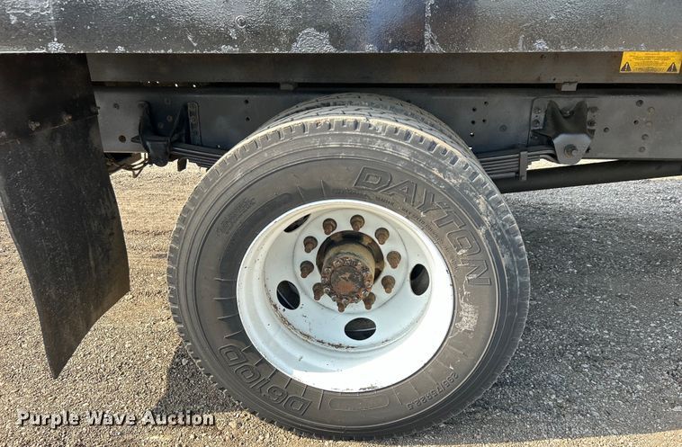 image for item EG0735 2007 Chevrolet  C6500 dump truck