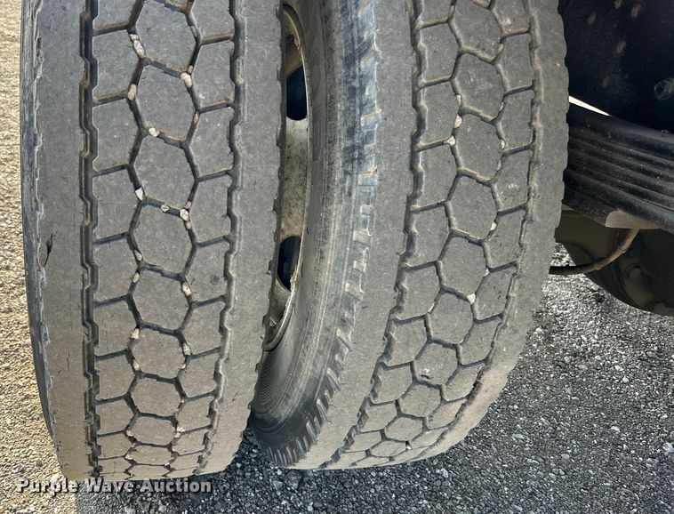 image for item EG0735 2007 Chevrolet  C6500 dump truck