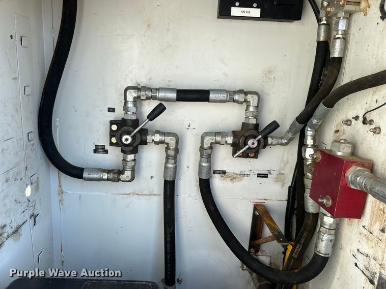 image for item EG0990 2012 Ford F550 Super Duty XL SuperCab utility / service truck