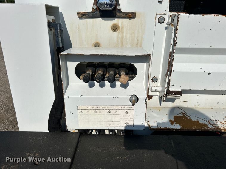 image for item EG0990 2012 Ford F550 Super Duty XL SuperCab utility / service truck