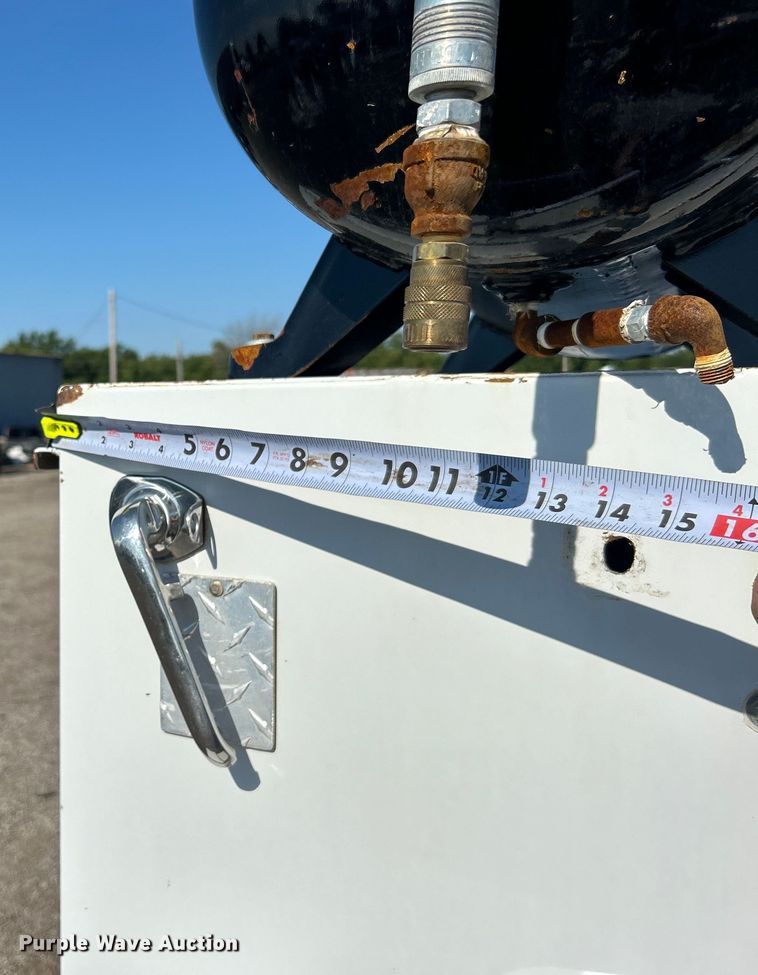 image for item EG0990 2012 Ford F550 Super Duty XL SuperCab utility / service truck