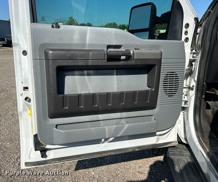 image for item EG0990 2012 Ford F550 Super Duty XL SuperCab utility / service truck