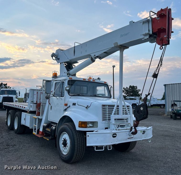 image for item EG1000 1998 International  4900 crane truck
