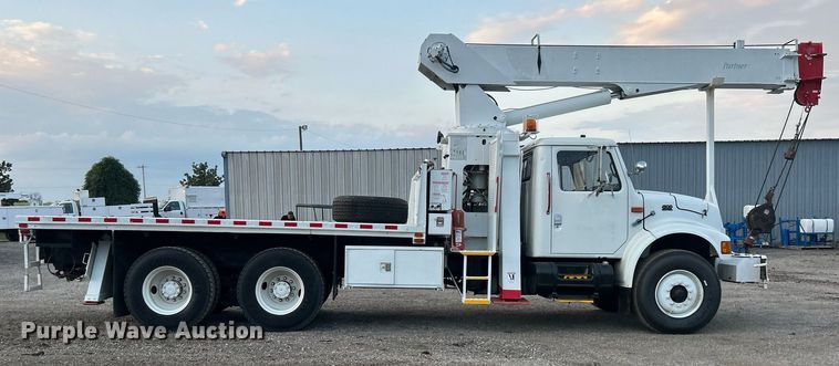 image for item EG1000 1998 International  4900 crane truck