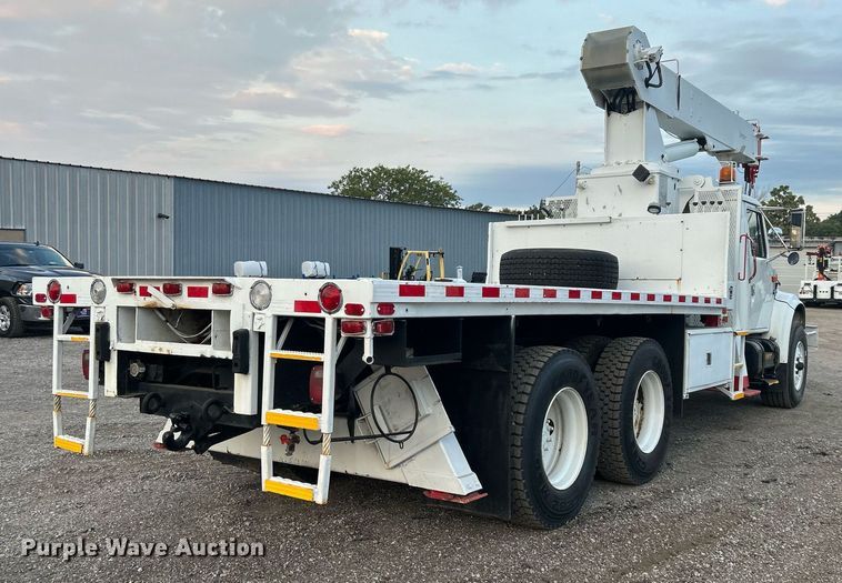 image for item EG1000 1998 International  4900 crane truck