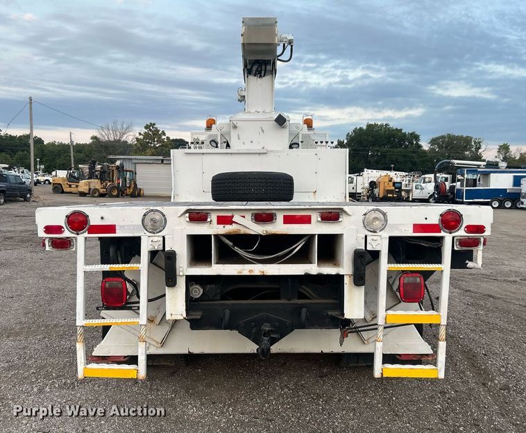 image for item EG1000 1998 International  4900 crane truck