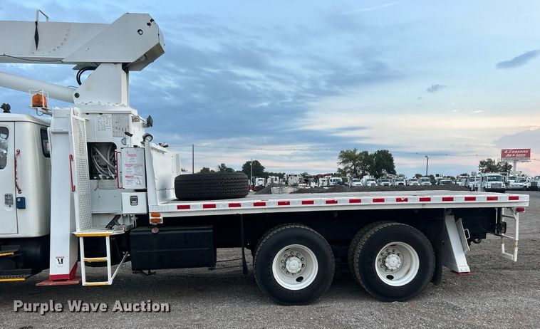 image for item EG1000 1998 International  4900 crane truck