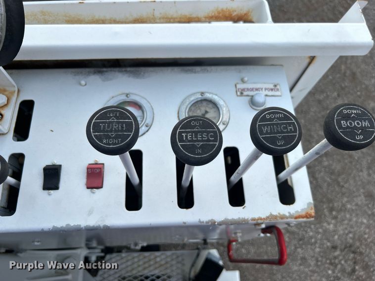 image for item EG1000 1998 International  4900 crane truck