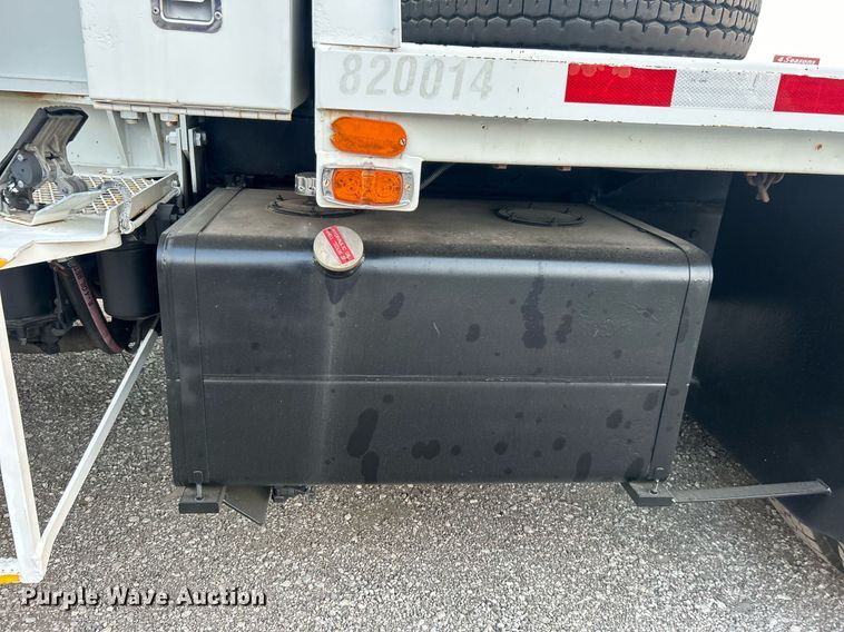 image for item EG1000 1998 International  4900 crane truck