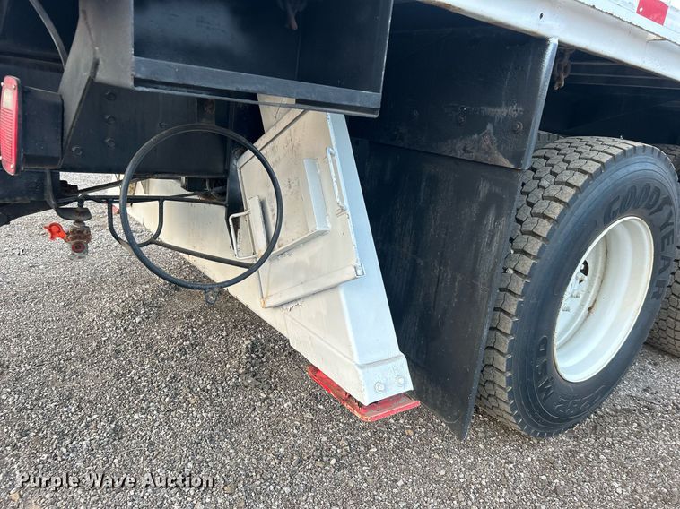 image for item EG1000 1998 International  4900 crane truck