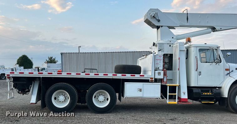 image for item EG1000 1998 International  4900 crane truck