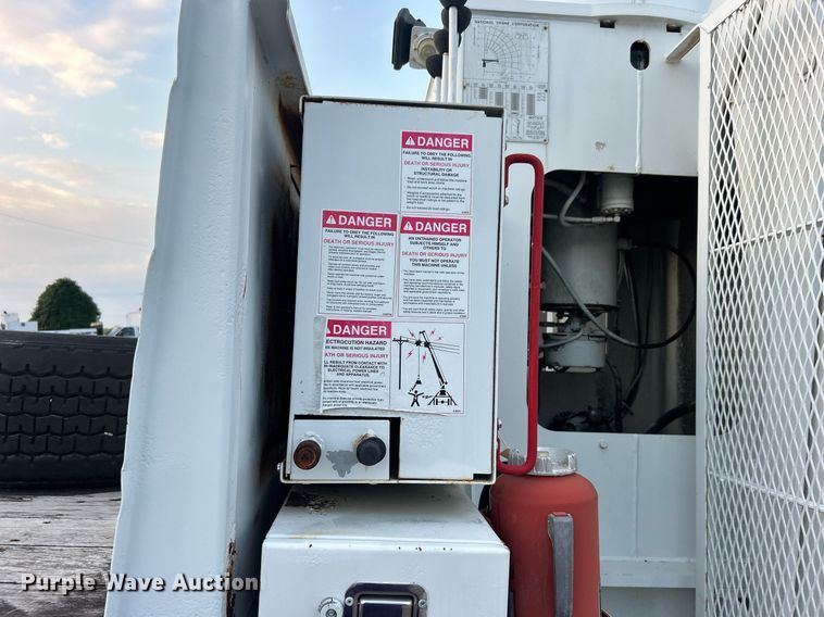 image for item EG1000 1998 International  4900 crane truck