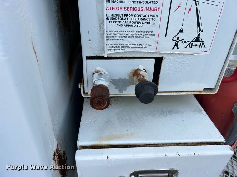 image for item EG1000 1998 International  4900 crane truck