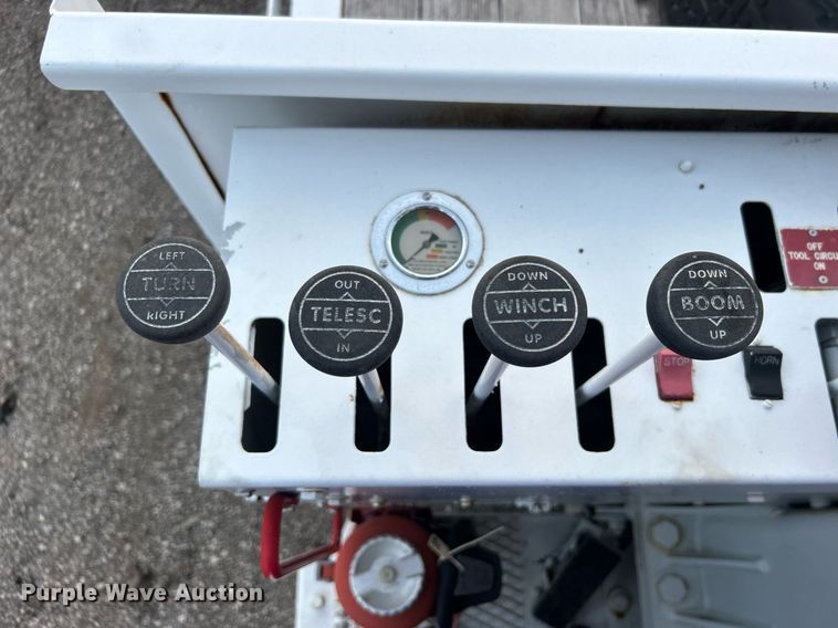 image for item EG1000 1998 International  4900 crane truck