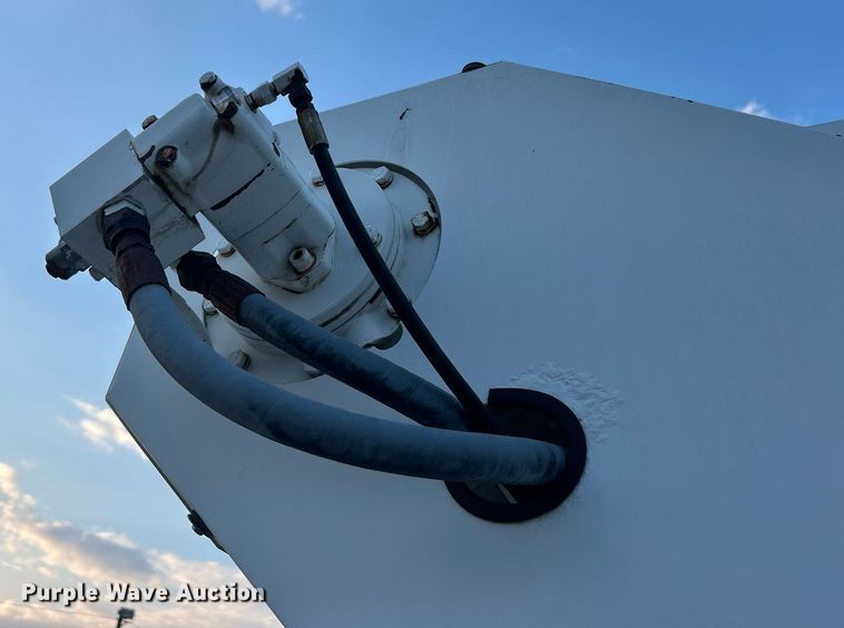 image for item EG1000 1998 International  4900 crane truck