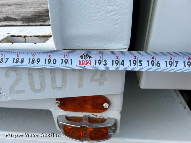 image for item EG1000 1998 International  4900 crane truck