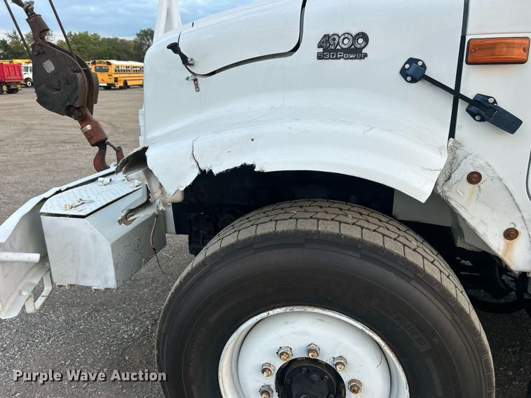 image for item EG1000 1998 International  4900 crane truck