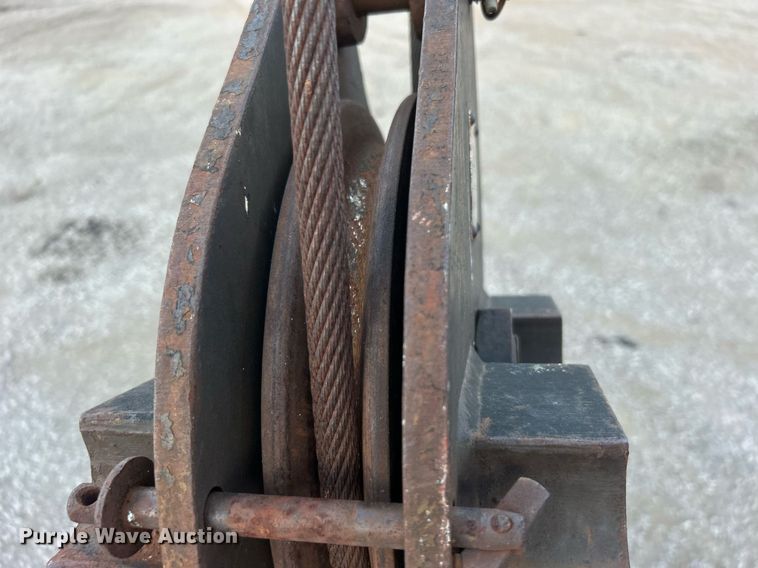 image for item EG1000 1998 International  4900 crane truck