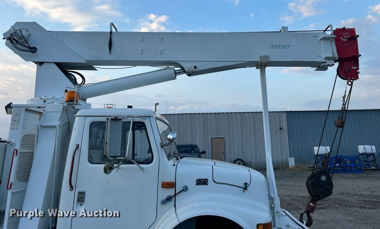 image for item EG1000 1998 International  4900 crane truck