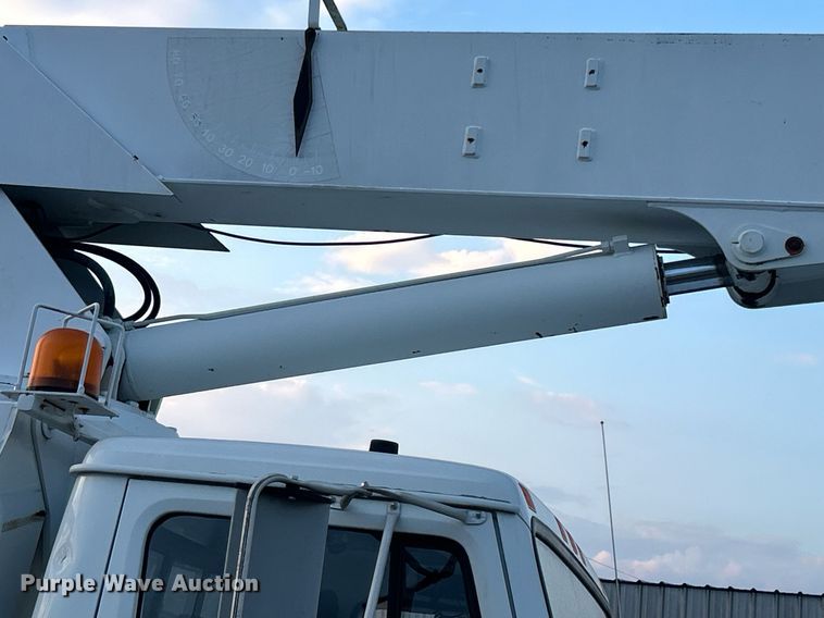 image for item EG1000 1998 International  4900 crane truck