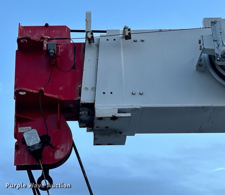 image for item EG1000 1998 International  4900 crane truck