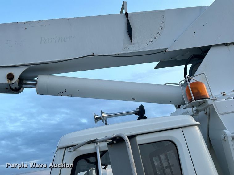 image for item EG1000 1998 International  4900 crane truck