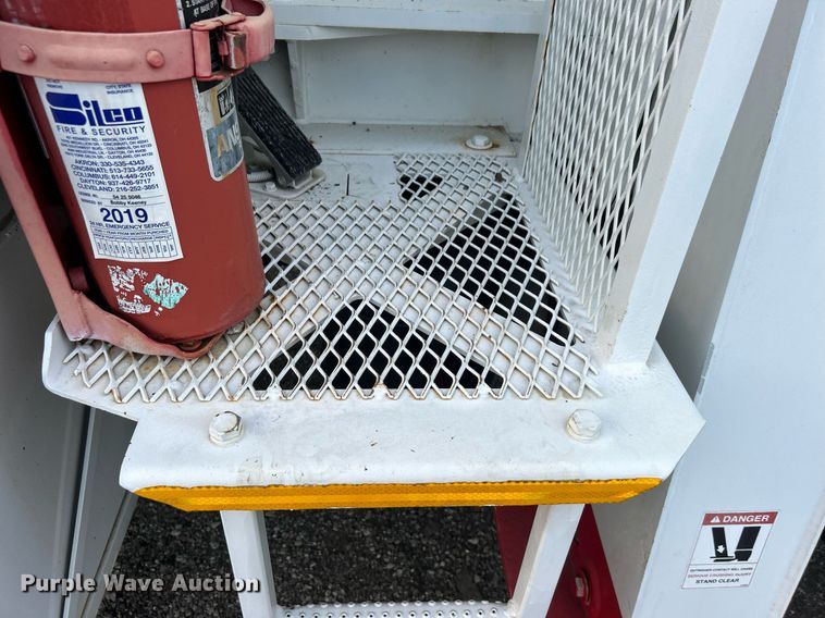 image for item EG1000 1998 International  4900 crane truck