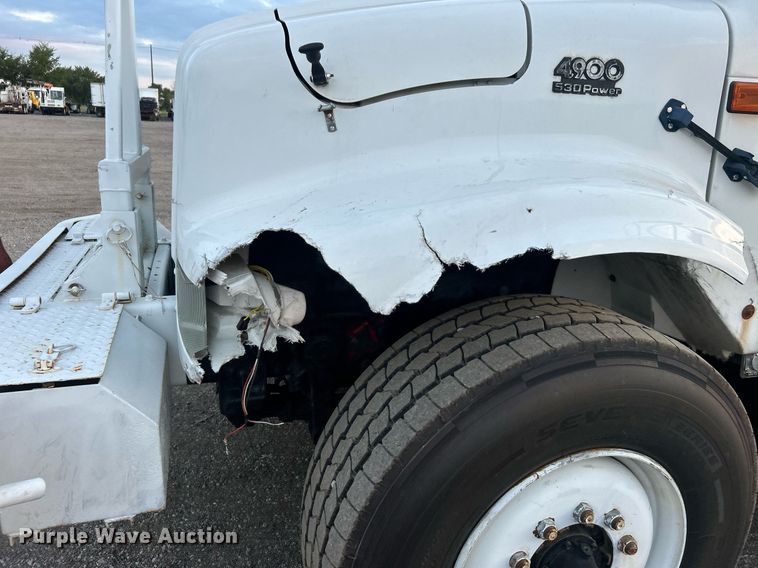 image for item EG1000 1998 International  4900 crane truck